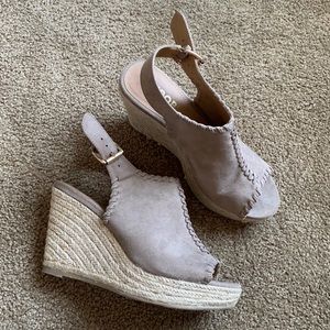 Report tan Wedges
